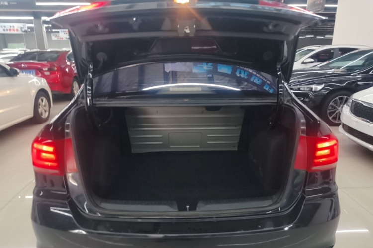 Volkswagen Santana 2018 car image #21