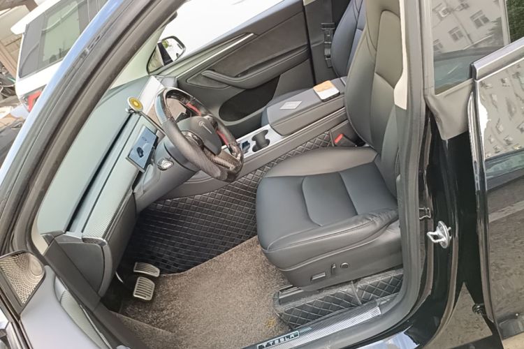 Tesla Model Y 2022 car image #19
