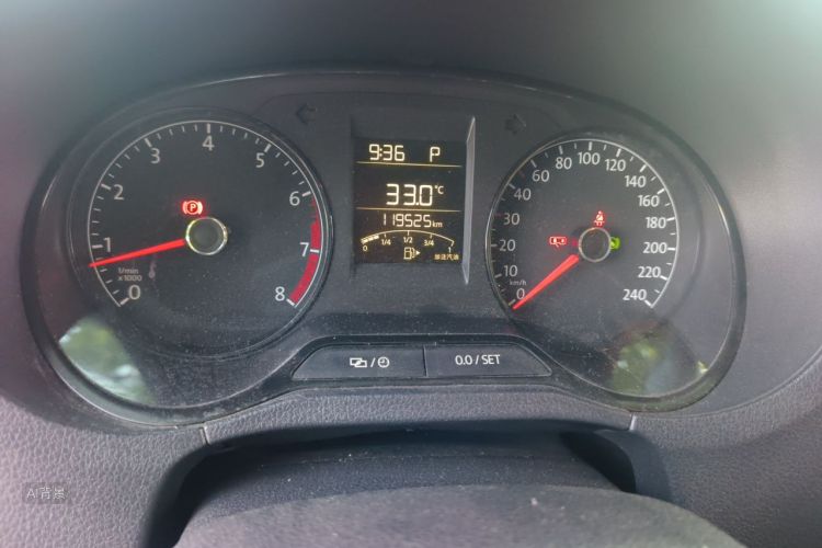Volkswagen Polo 2016 car image #14