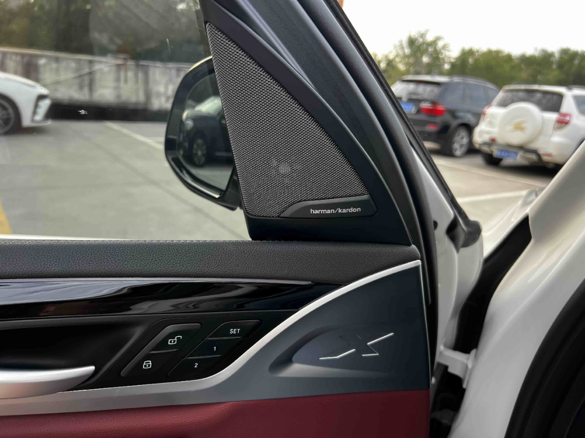 BMW iX3 2025 car image #4