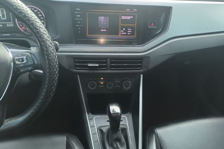 Volkswagen Polo 2022 car image #17