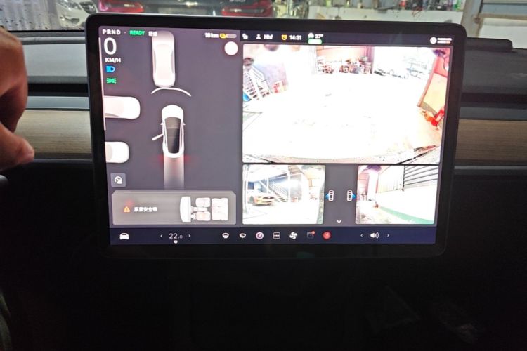 Tesla Model 3 2023 car image #13