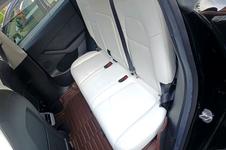Tesla Model Y 2021 car image #17