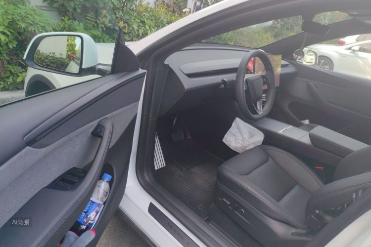 Tesla Model Y 2026 car image #18