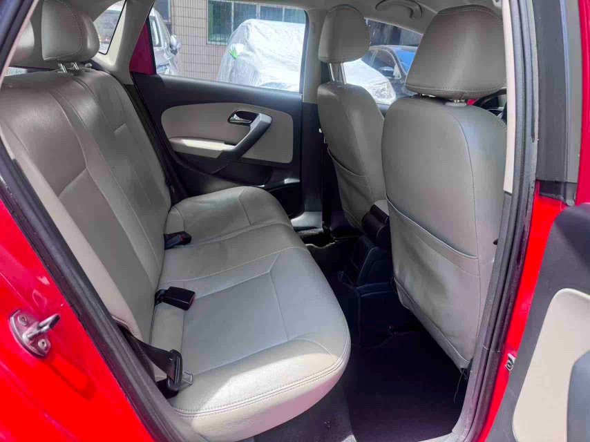 Volkswagen Polo 2013 car image #6