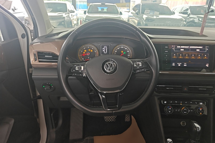 Volkswagen Tharu 2020 car image #11