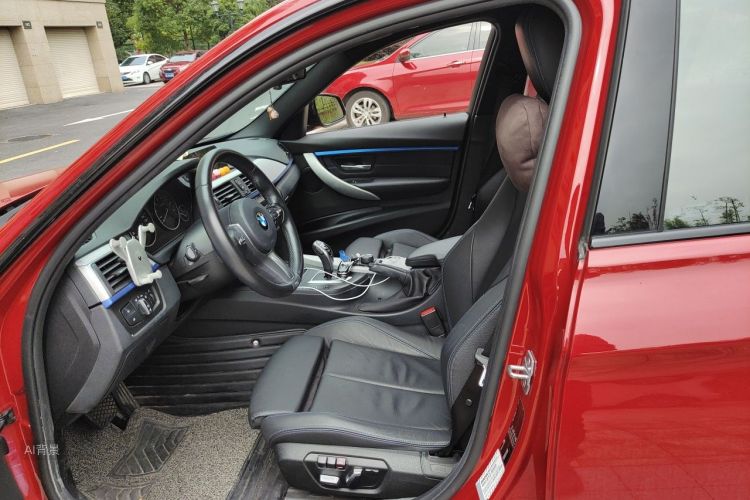 BMW 3 Series 2018 car image #17