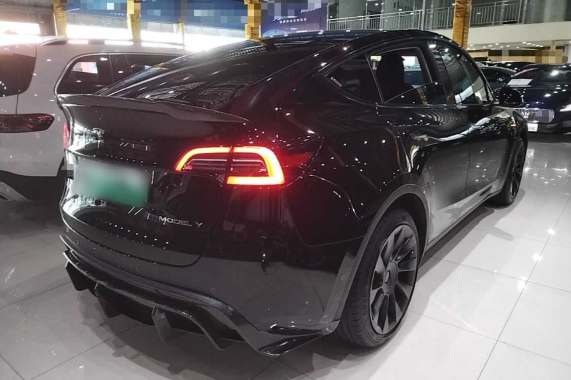 Tesla Model Y 2023 car image #4