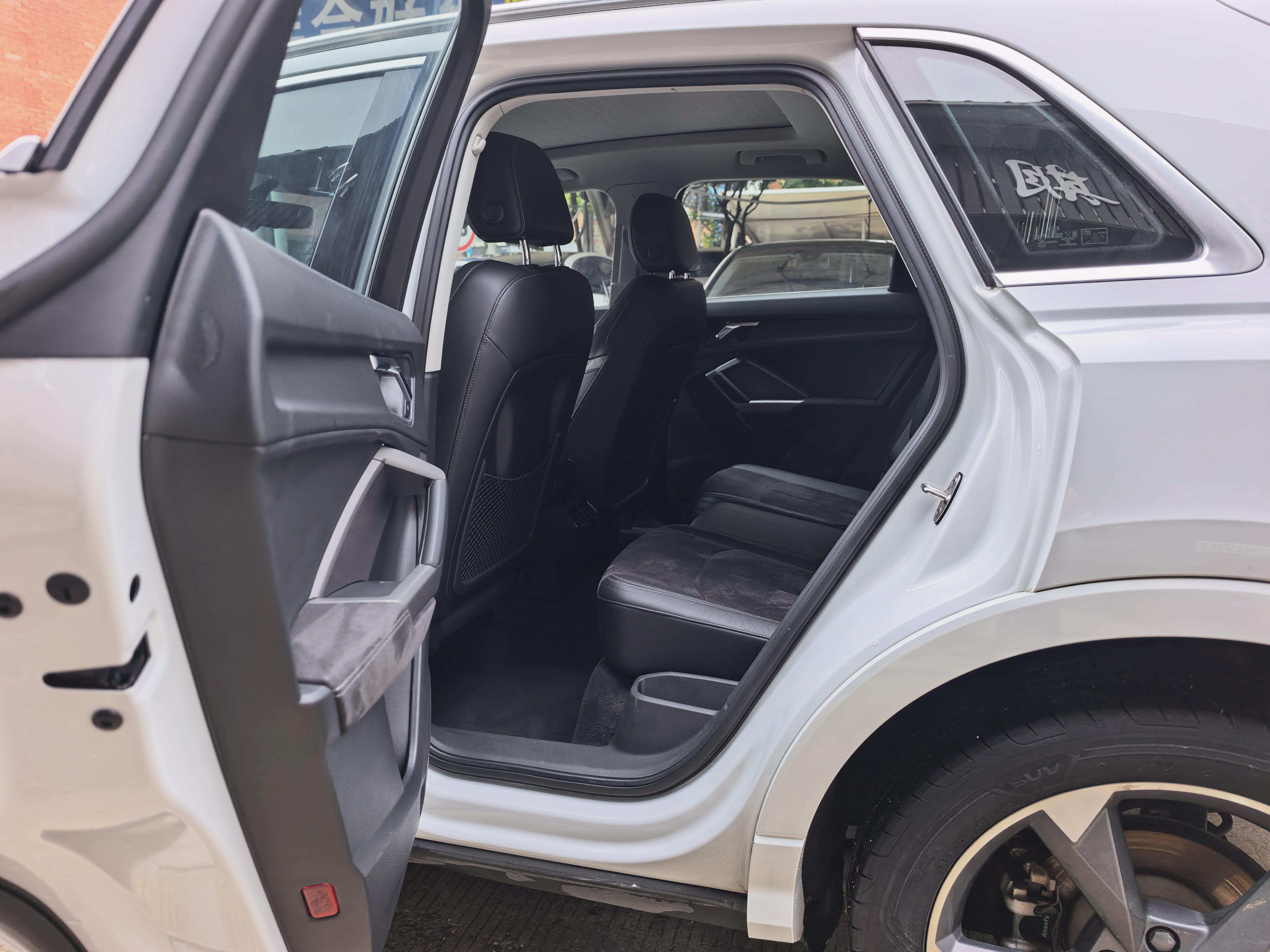 Audi Q3 2019 car image #10