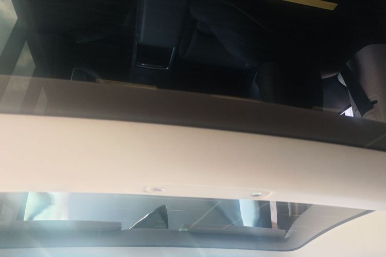 Tesla Model 3 2022 car image #18
