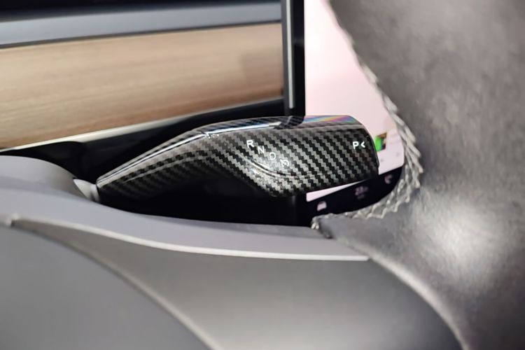 Tesla Model Y 2022 immagine di auto #14