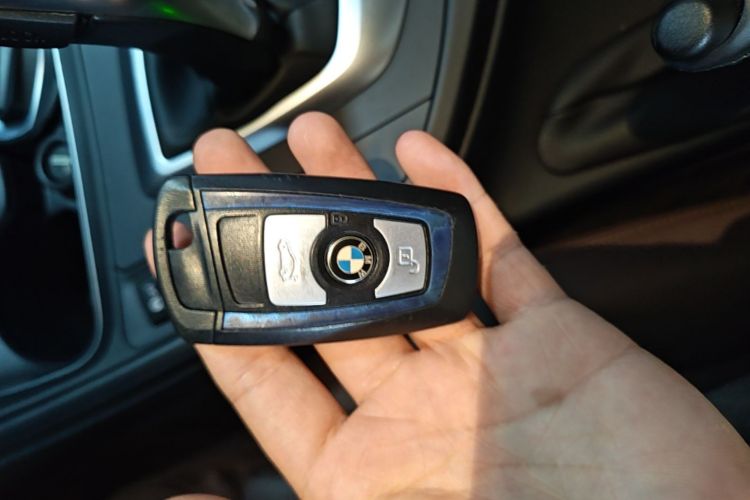 BMW 3 Series 2018 #9 BMW 3 Series 2018 car image #9