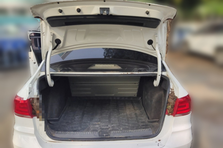 Volkswagen Santana 2018 صورة سيارة #21