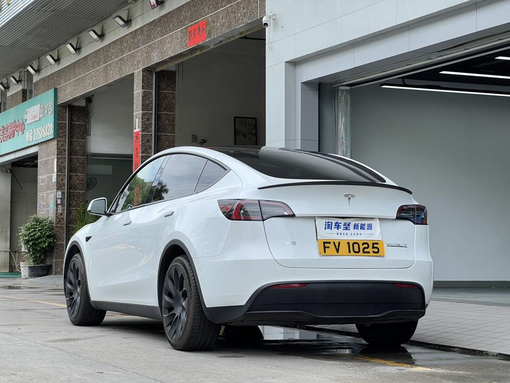 Tesla Model Y 2024 #4 Tesla Model Y 2024 car image #4