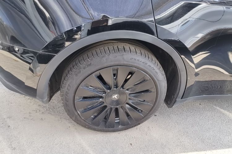 Tesla Model Y 2022 car image #10