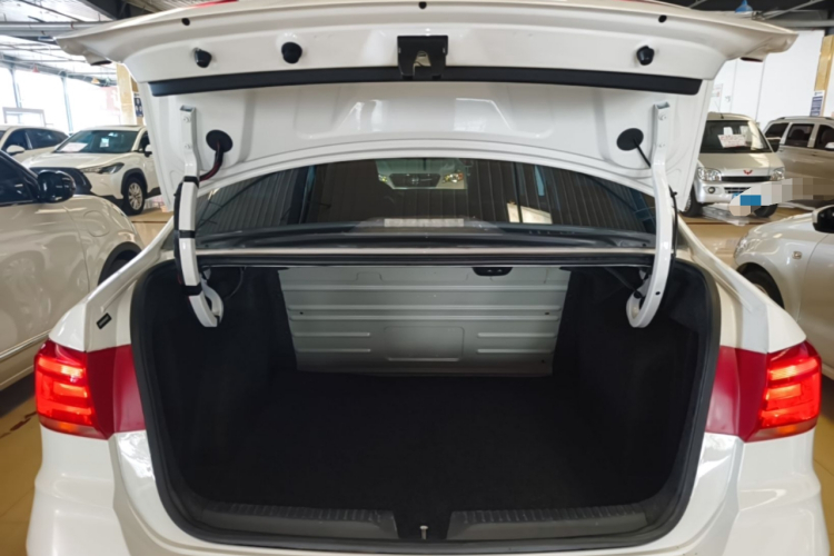 Volkswagen Santana 2017 car image #19
