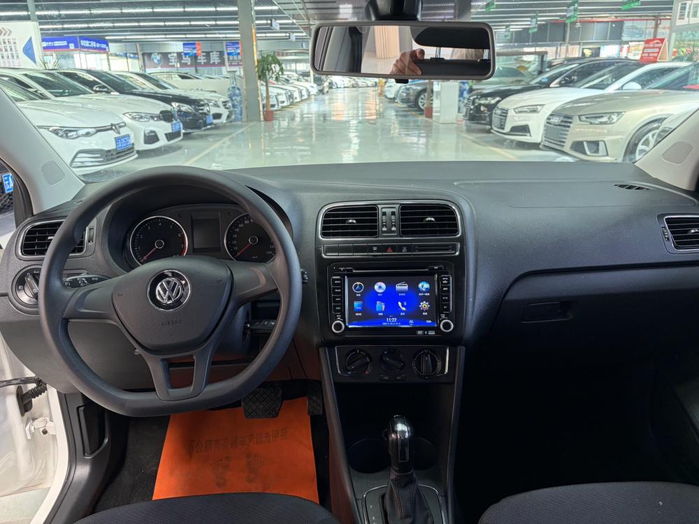 Volkswagen Polo 2016 car image #16