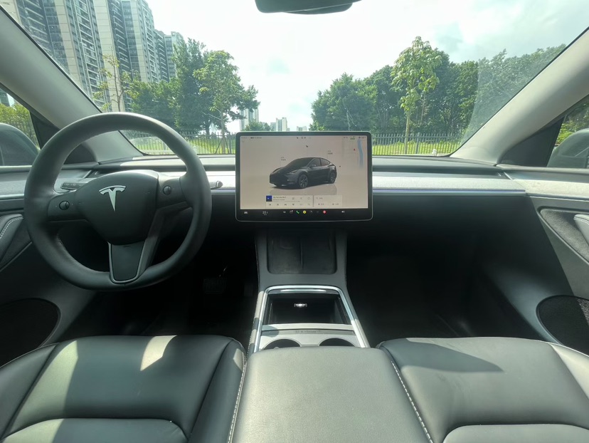 Tesla Model Y 2024 immagine di auto #6