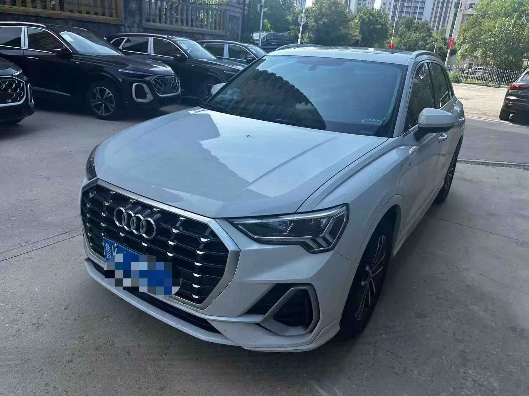 Audi Q3 2022 car image 