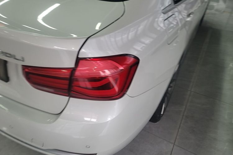 BMW 3 Series 2019 car image #8