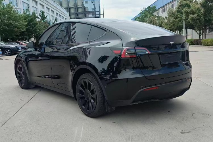 Tesla Model Y 2023 immagine di auto #8