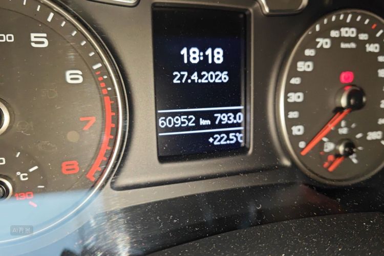 Audi Q3 2018 car image #14