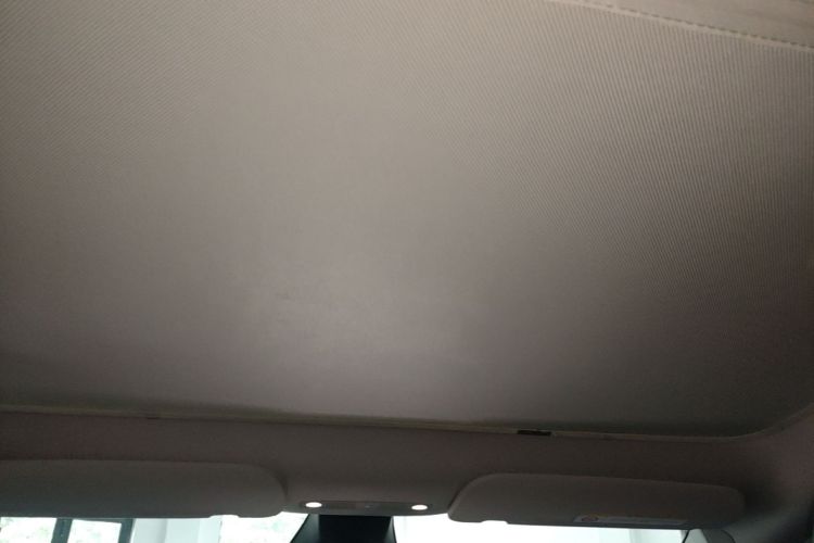 Tesla Model Y 2024 car image #18