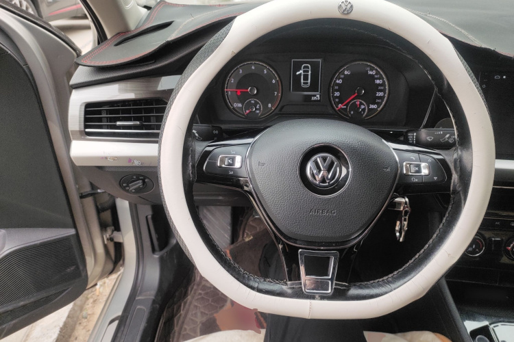 Volkswagen Lavida 2019 car image #11