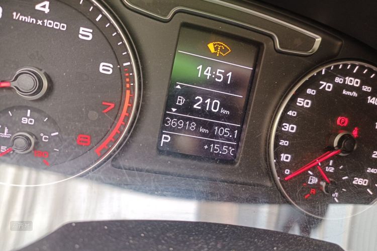 Audi Q3 2017 car image #14