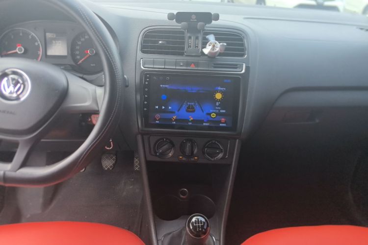 Volkswagen Polo 2014 car image #13
