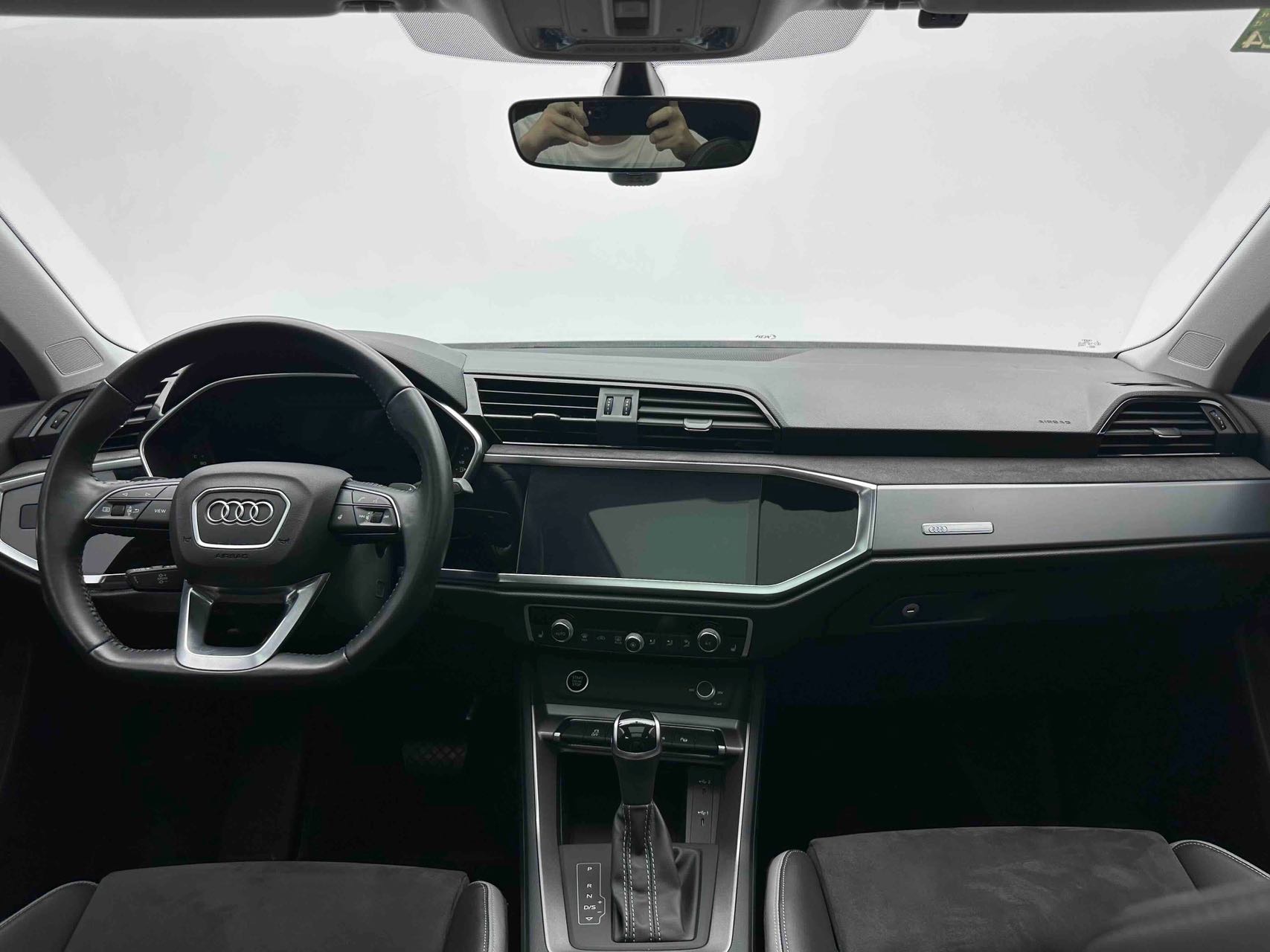 Audi Q3 2022 car image #8