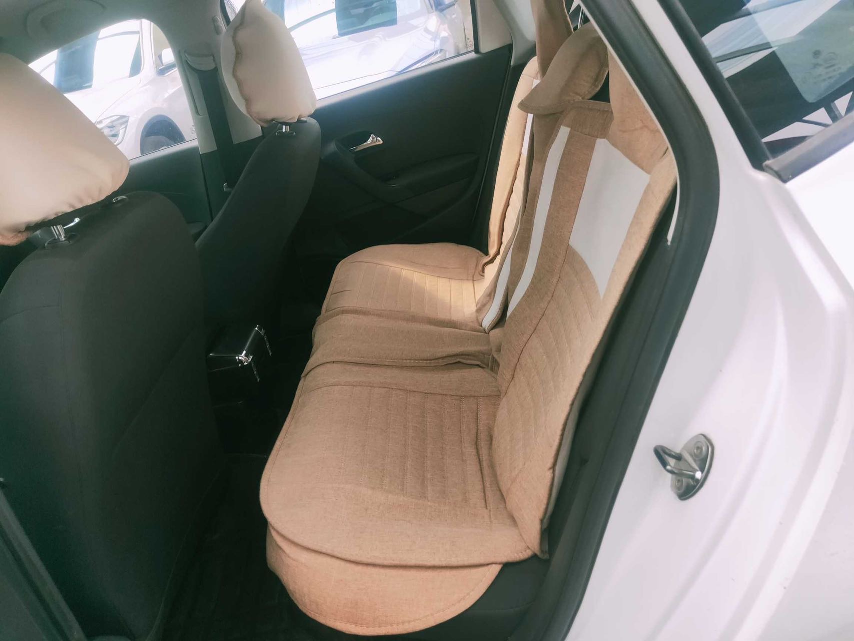 Volkswagen Polo 2015 car image #4