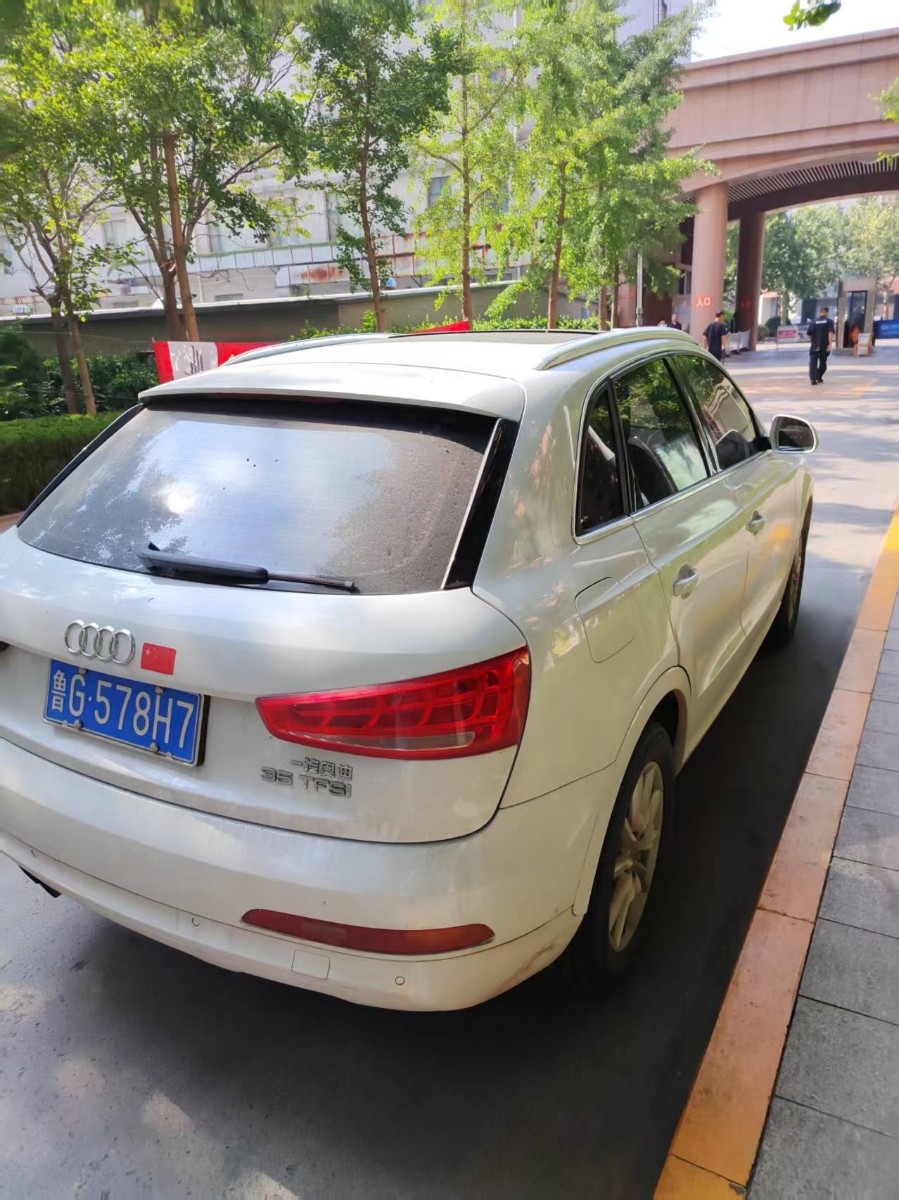 Audi Q3 2013 car image #8