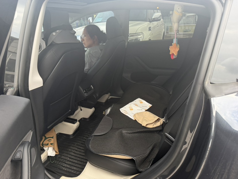 Tesla Model Y 2024 #4 Tesla Model Y 2024 car image #4