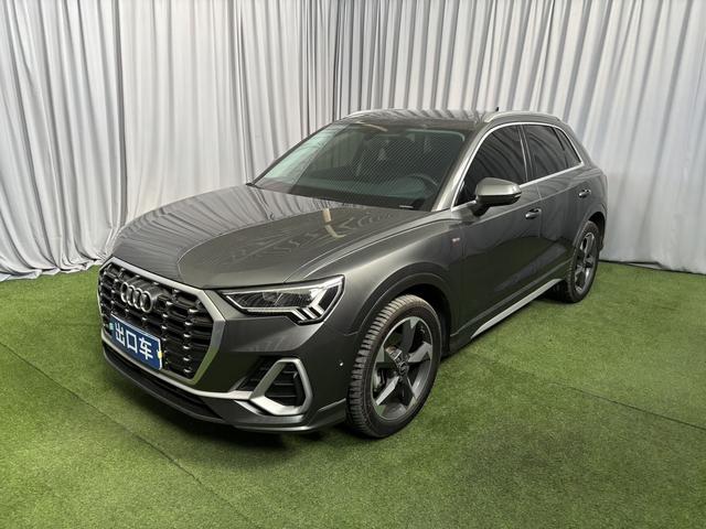 Audi Q3 2022 car image #20