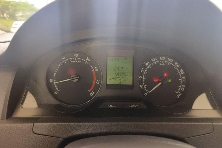 Skoda Rapid 2014 #16 Skoda Rapid 2014 image de voiture #16