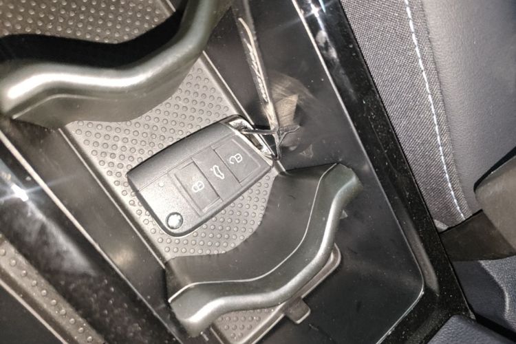 Volkswagen Tharu 2024 car image #9