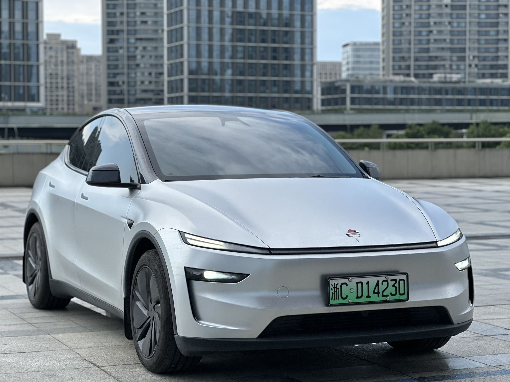 Tesla Model Y 2025 car image #5