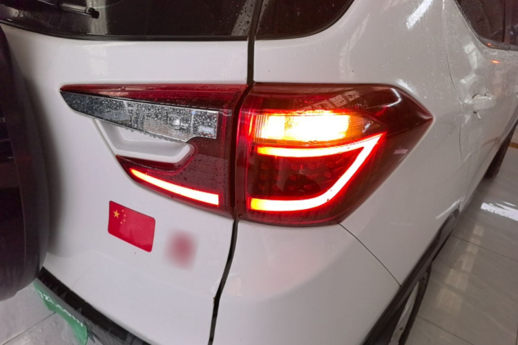 BYD Yuan 2017 #8 BYD Yuan 2017 car image #8