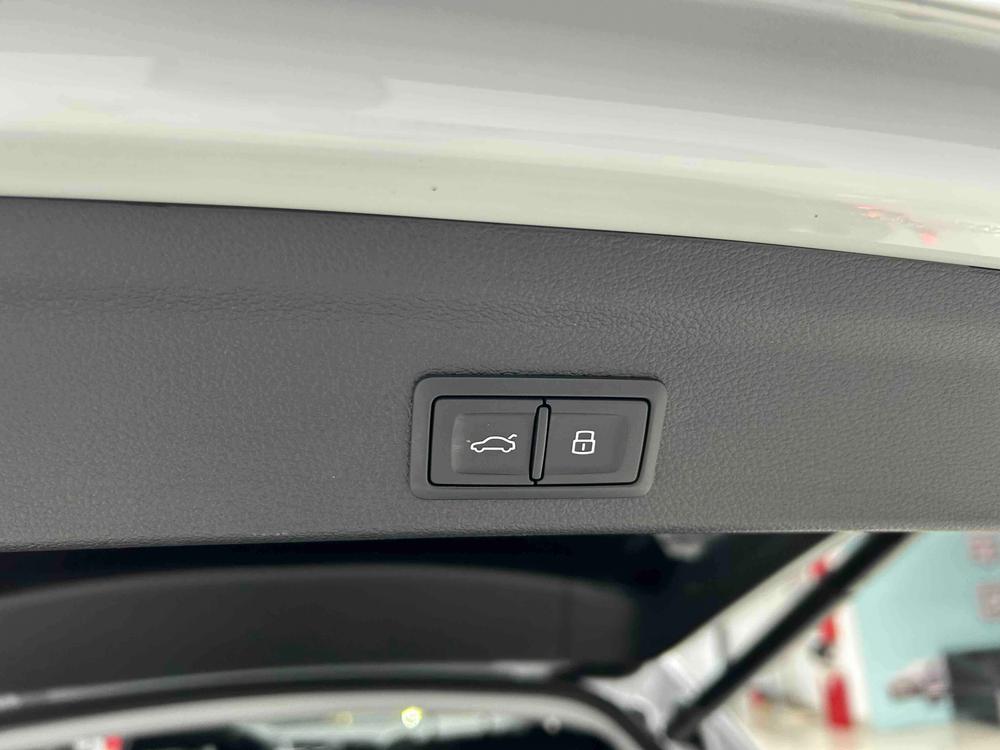 Audi Q3 2022 car image #18