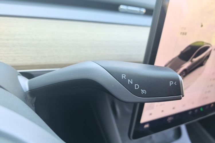 Tesla Model Y 2022 #16 Tesla Model Y 2022 car image #16