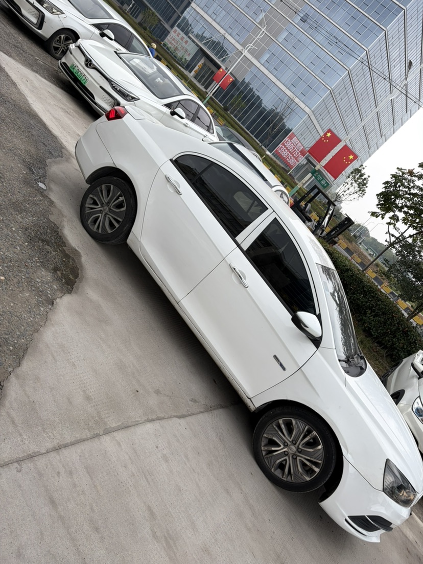 GEELY Emgrand New Energy 2019 #4 GEELY Emgrand New Energy 2019 صورة سيارة #4
