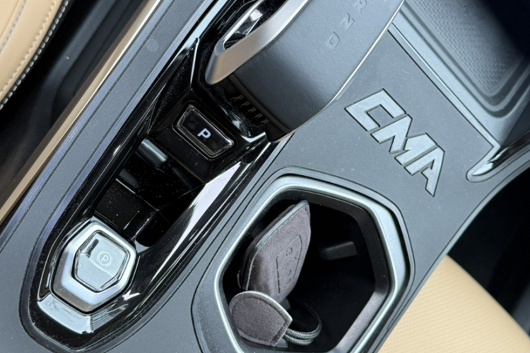 GEELY Boyue L 2024 car image #15