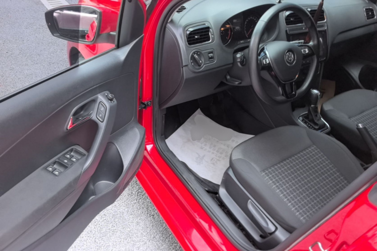 Volkswagen Polo 2017 car image #16