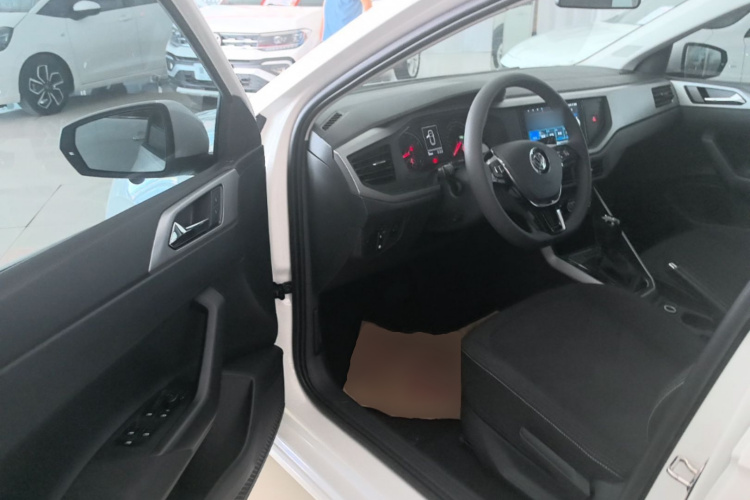 Volkswagen Polo 2021 car image #16