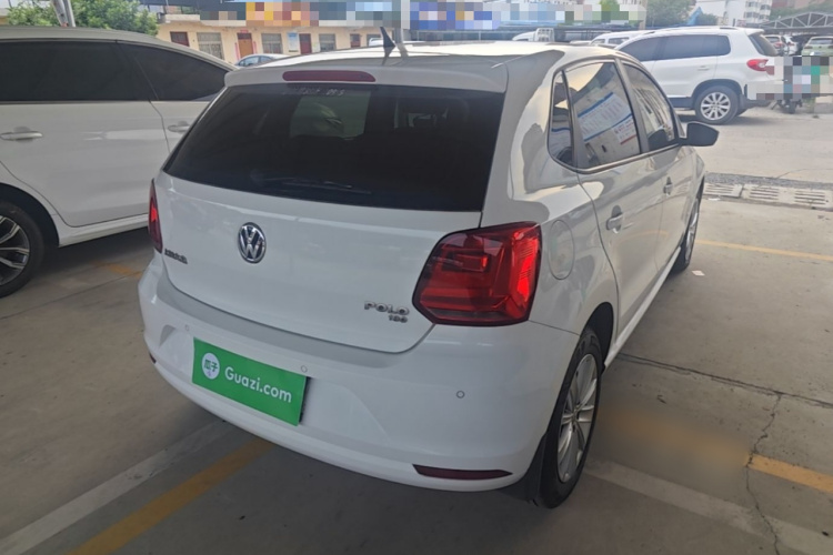 Volkswagen Polo 2015 car image #7