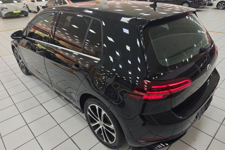 Volkswagen Golf 2020 car image #5