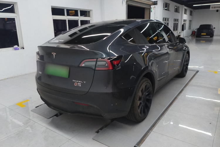 Tesla Model Y 2024 immagine di auto #7