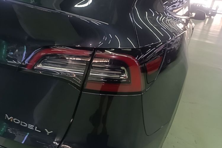 Tesla Model Y 2024 #8 Tesla Model Y 2024 car image #8