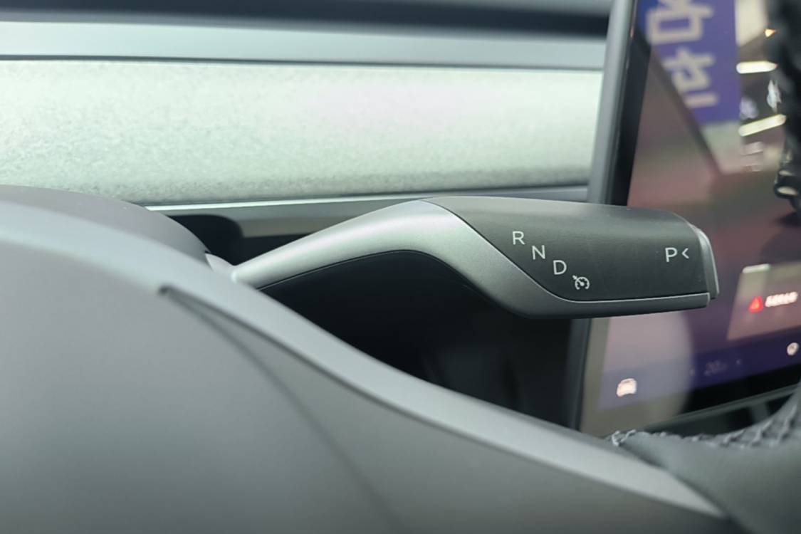 Tesla Model Y 2024 #20 Tesla Model Y 2024 car image #20